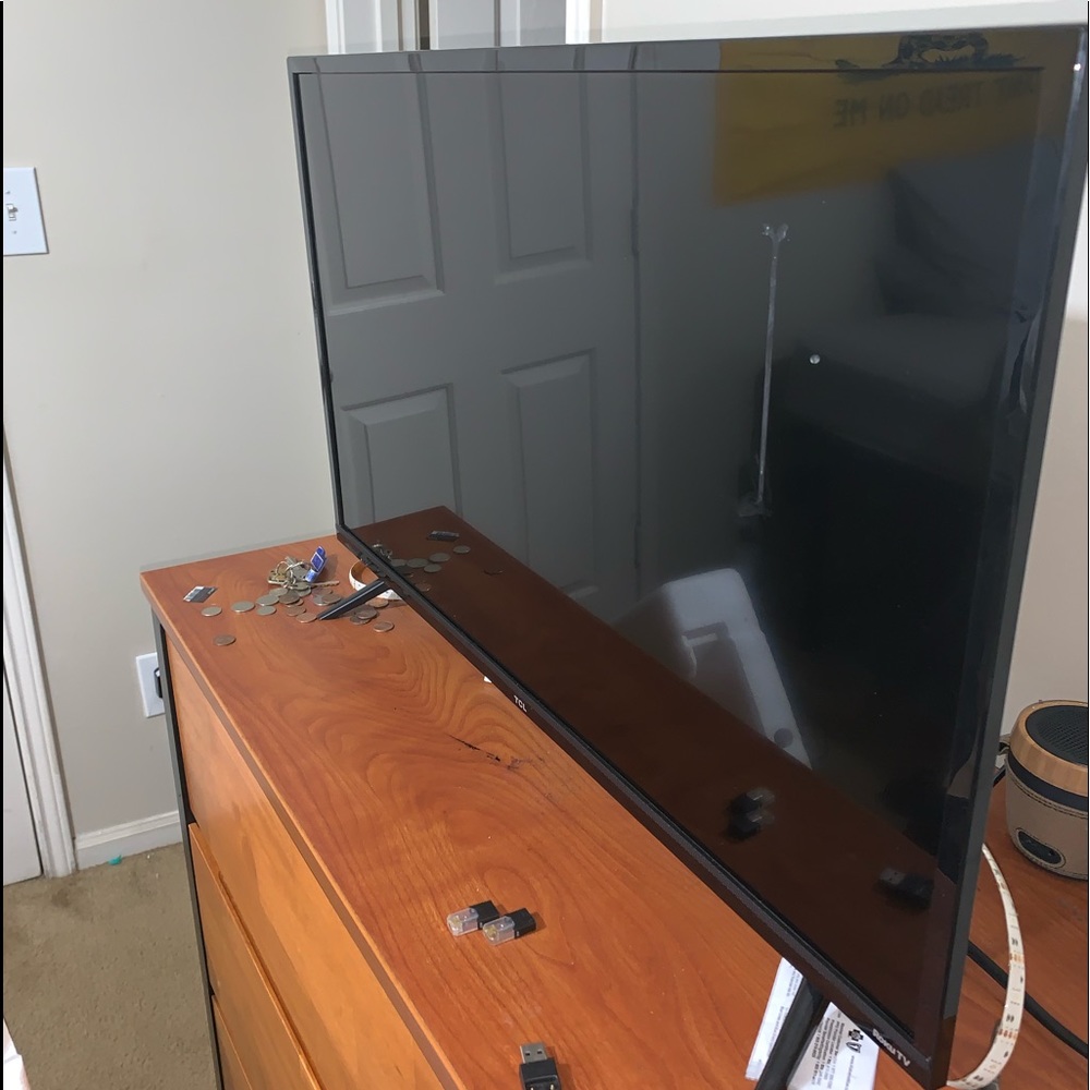 32” Roku Smart Tv w/remote